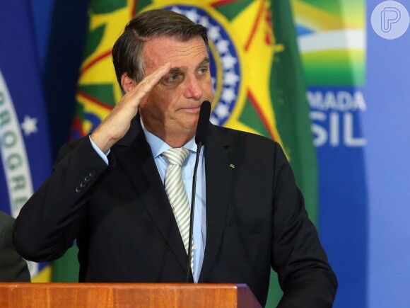 Jair Bolsonaro realizou e transmitiu na TV oficial do governo uma reunião com embaixadores estrangeiros, onde atacou, sem provas, o sistema eleitoral