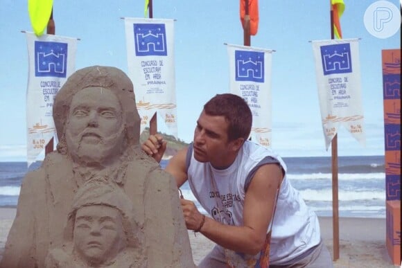 Fim da novela 'Mulheres de Areia': Alzira (Giovanna Gold) ganha uma escultura de Tonho Da Lua (Marcos Frota) que representa o próprio