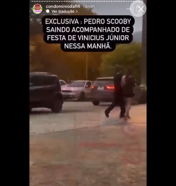 O perfil Condominio da Fifi publicou um flagra de Pedro Scooby saindo da festa de Vini Jr com uma mulher misteriosa.