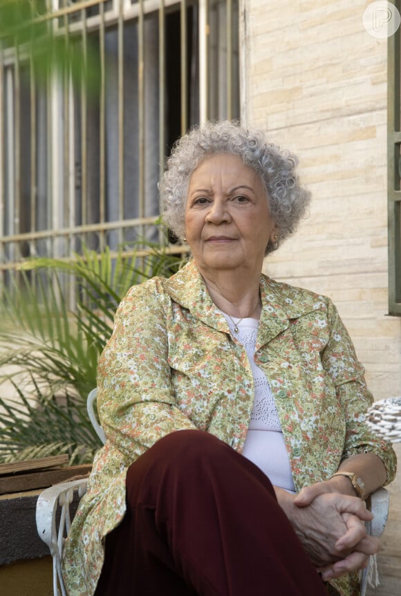 Fátima Bernardes é pega de surpresa por Neide (Neyde Braga), que se diz amiga de Sol (Sheron Menezzes) em homenagem à cantora no último capítulo da novela 'Vai na Fé', onde apresenta um programa nos moldes do 'Encontro'