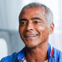 Estado de saúde de Romário: internado às pressas com infecção no intestino, ex-jogador tem boletim médico divulgado