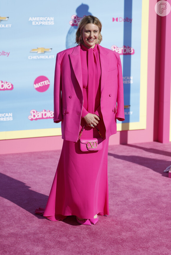 Total pink surgiu elegante no look da diretora do filme Barbie, Greta Gerwig