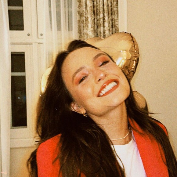 Larissa Manoela evita comentar sobre o assunto nas suas redes sociais
