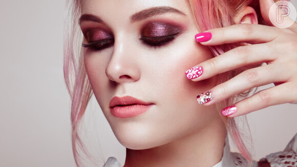 Esmalte rosa: um guia de nail expert para usar a cor-tendência de uma vez por todas + 23 fotos!