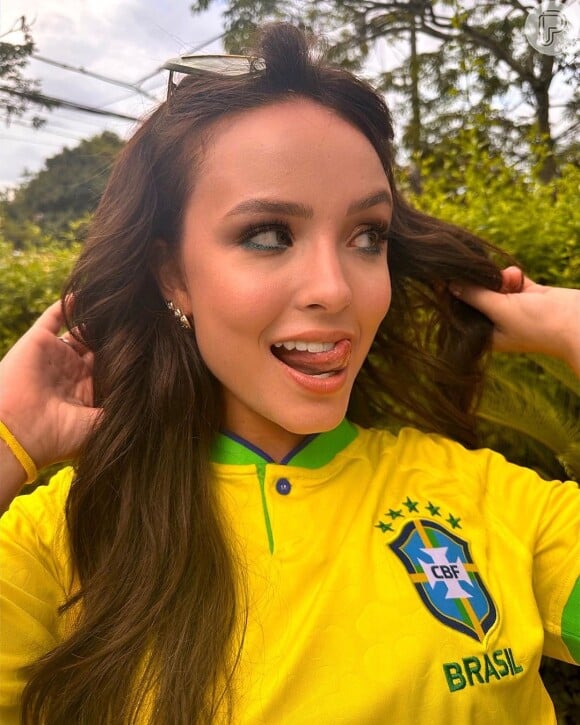 Larissa Manoela tem faturamento mensal em torno de R$ 1 milhão a R$ 2 milhões, segundo o Jornal do Bolsão