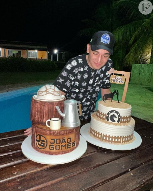 João Gomes ganhou festa ao fazer 21 anos e lembrou que só tinha tido uma comemoração