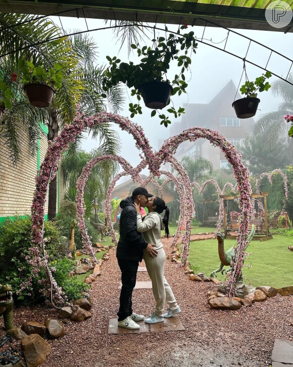 João Gomes e Ary Mirelle vão ser pais de um menino. Casal entre ida e vinda está junto há pouco mais de 8 meses