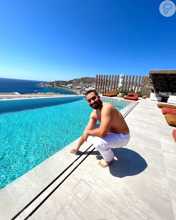 Gil do Vigor viaja para Grécia para encontrar Anitta e gasta R$ 52 mil com diária de vila privativa