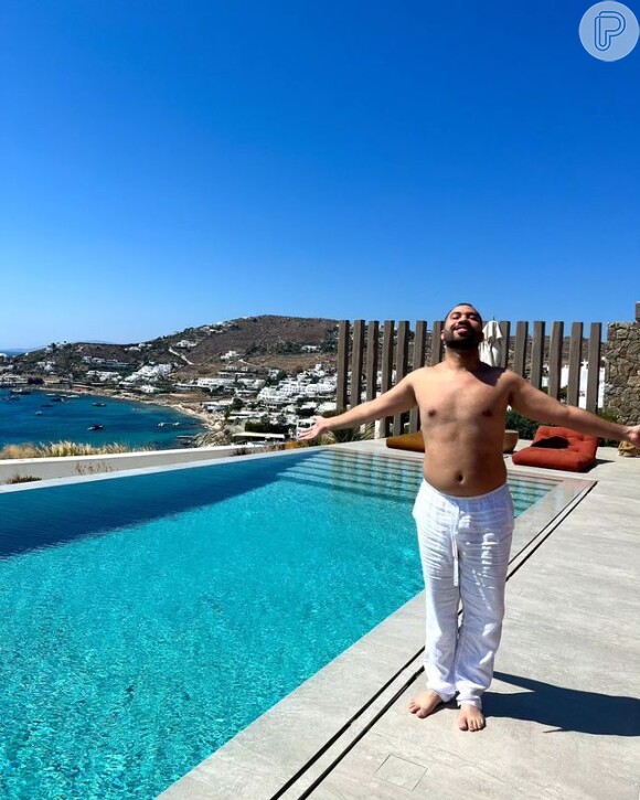 Gil do Vigor se hospeda em vila privativa na Grécia e gasta R$ 52 mil com diária