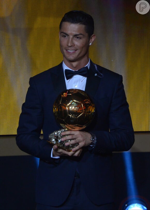 Cristiano Ronaldo ganhou a Bola de Ouro 2014 e não citou Irina Shayk em seu discurso de agradecimento