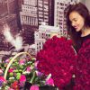 Irina Shayk também ganhou flores de presente, mas não revelou o remetente