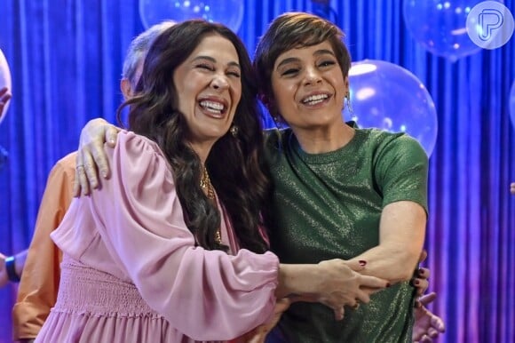 Renata Lo Prete e Claudia Raia em um final de ano da Globo mostrou toda sua alegria.