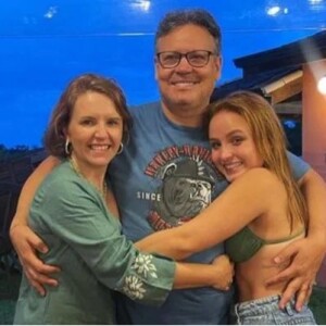 Pais de Larissa Manoela estão sendo bastante criticados nas redes sociais