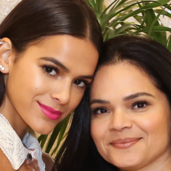 'A gente se ofendia, a gente se feria', diz Bruna Marquezine sobre brigas com a mãe empresária