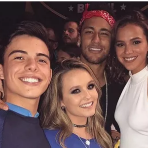 Com a repercussão do caso de Larissa Manoela, internautas resgataram uma entrevista em que Bruna Marquezine relata conflitos com a mãe por conta do gerenciamento de sua carreira
