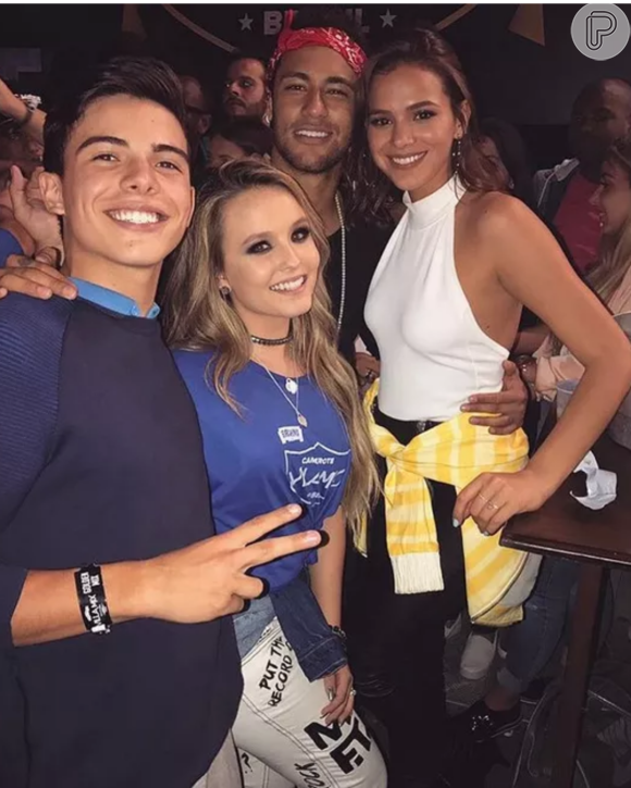 Com a repercussão do caso de Larissa Manoela, internautas resgataram uma entrevista em que Bruna Marquezine relata conflitos com a mãe por conta do gerenciamento de sua carreira