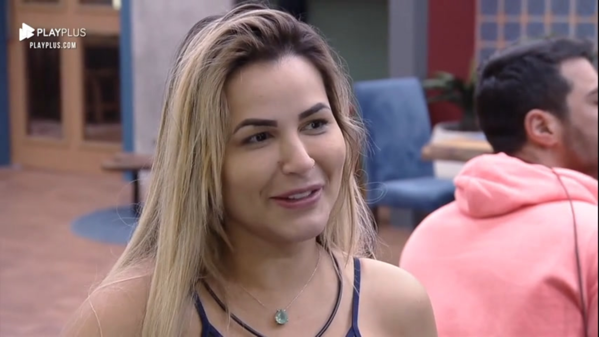 Foto: Deolane Bezerra se diverte com convite feito por Andressa Urach para  elas gravarem vídeo pornô juntas - Purepeople