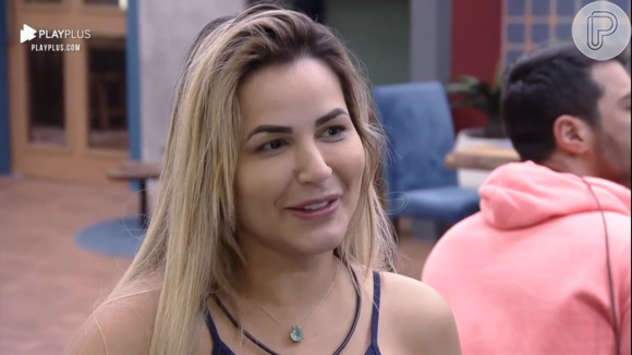 Deolane Bezerra se diverte com convite feito por Andressa Urach para elas gravarem vídeo pornô juntas