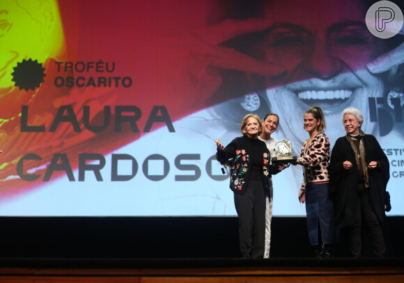 Laura Cardoso se emocionou ao ser premiada com o Troféu Oscarito: 'Muito obrigada por gostarem do meu trabalho'