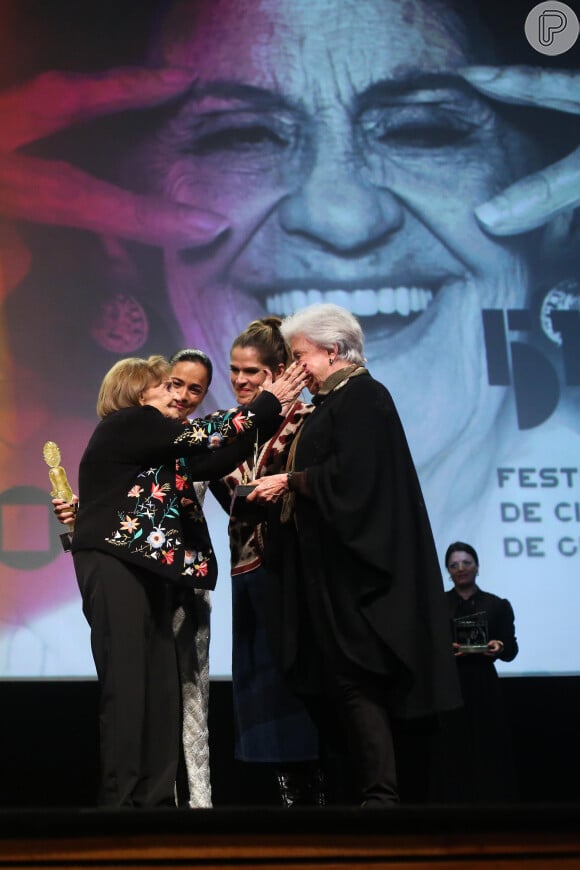 Laura Cardoso, de 95 anos, ao lado de Alice Braga, Ingrid Guimarães e Lucy Barreto