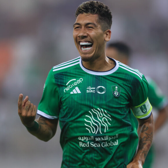 O brasileiro Firmino também assinou contrato com Al-Ahli