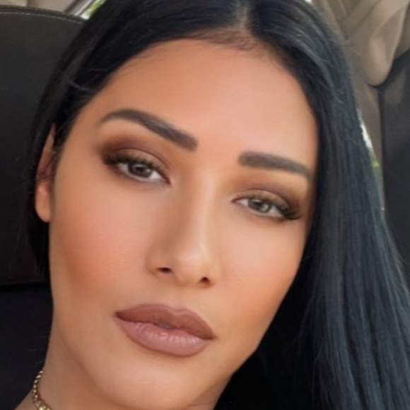 Simaria dá close em seios fartos em foto sexy e fã comenta: 'No dia que abrir OnlyFans, o Brasil para'