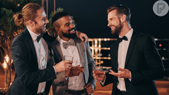 O casal de noivos precisa conversar antes para definir qual será o cardápio das bebidas da festa de casamento.