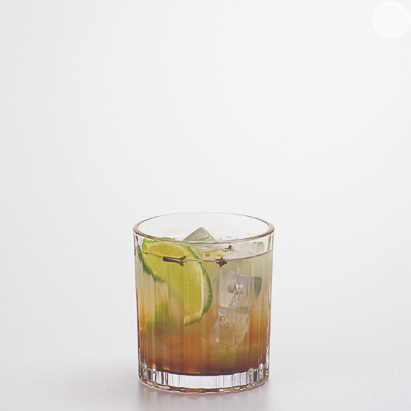 Caipirinha é um dos drinques mais tradicionais que existem nas festas no Brasil e nos casamentos não será diferente.