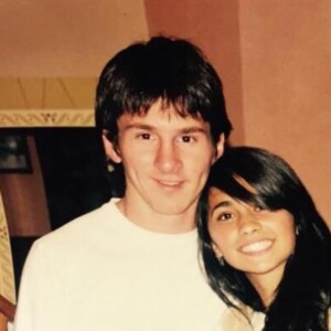 Antonela Roccuzzo e Messi quando começaram a namorar na adolescência
