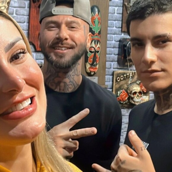 Filho de Andressa Urach detona o avô após críticas à sua mãe