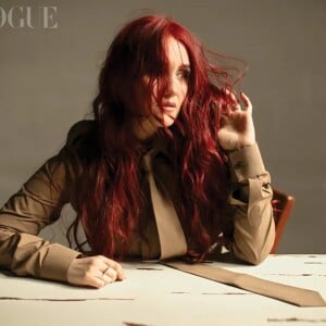 Dulce María contou sobre a volta ao cabelo ruivo em Vogue México