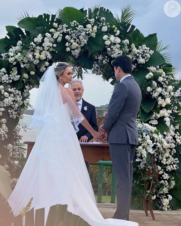 Paula Amorim mostrou os looks dos noivos em seu Instagram