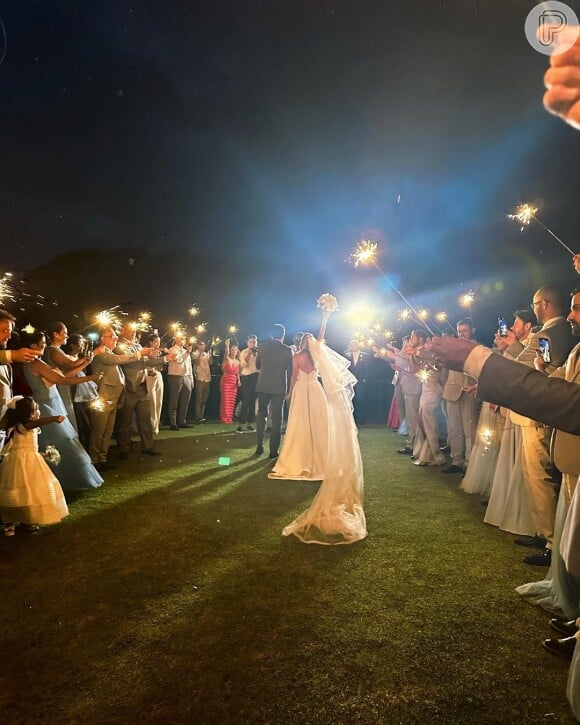 O casamento onde Paula Amorim foi madrinha aconteceu no final de tarde e tomou conta da noite