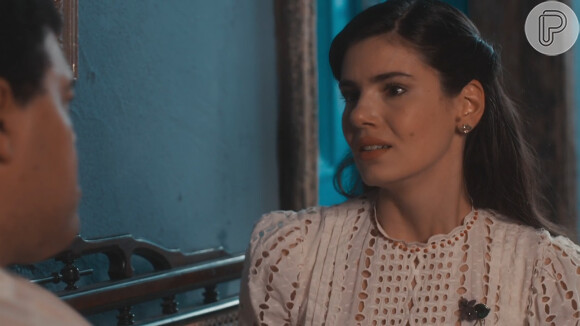 Marê (Camila Queiroz) tenta impedir prisão de Cândida (Zezé Polessa) no capítulo de terça-feira, 05 de setembro, na novela 'Amor Perfeito'