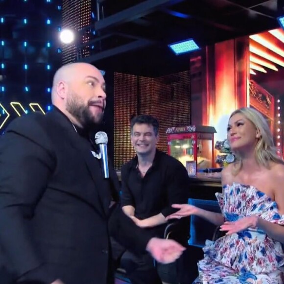 Tiago Abravanel emocionou Lívia Andrade ao imitar Silvio Santos no 'Domingão'