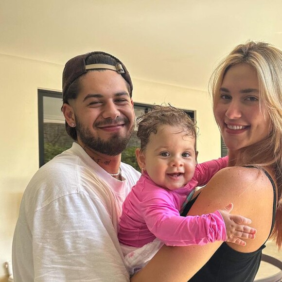 Virginia Fonseca foi surpreendid pela filha Maria Flor falando 'papai'