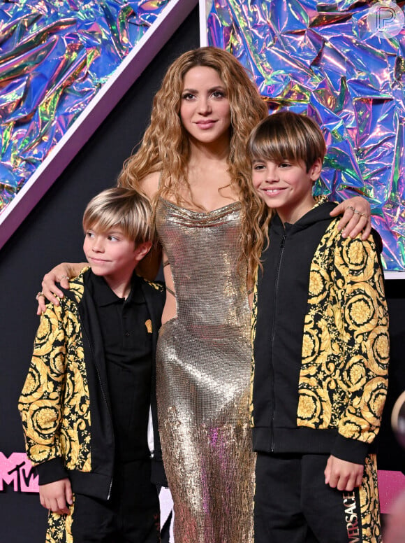 Milan e Sasha são filhos de Shakira com Gerard Piqué, os meninos se mudaram para Miami após o divórcio dos pais
