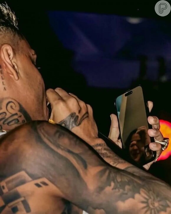 MC Cabelinho também fez uma tatuagem com o apelido de Bella Campos