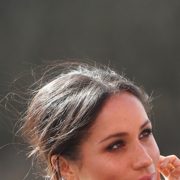 Meghan Markle usava aliança de noivado com Príncipe Harry mesmo após o casamento