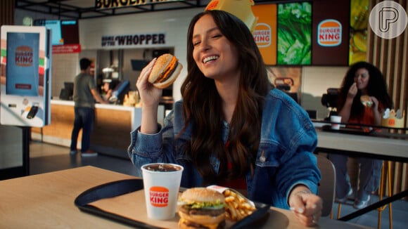 Larissa Manoela ganhou R$ 2 milhões para estrelar o comercial do Burger King. Informação é do site Oops, do jornalista Ricardo Feltrin