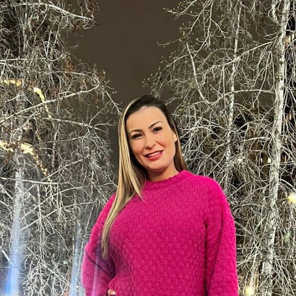 Andressa Urach foi internada às pressas neste sábado (16)