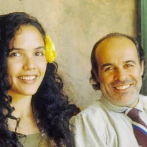 Teodoro se envolve com Joaninha (Teresa Seiblitz em 1993), mulher de Tião Galinha (Osmar Prado na primeira versão) na novela 'Renascer'