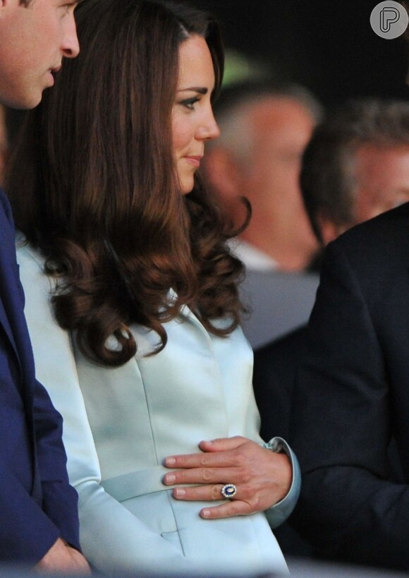 Kate Middleton espera o primeiro bebê do casal