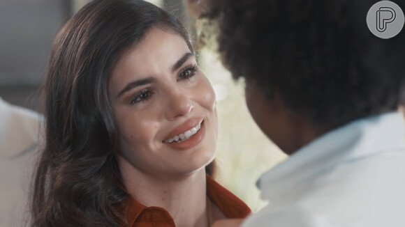 Marê (Camila Queiroz) conta que é mãe de Marcelino (Levi Asaf) na novela "Amor Perfeito"