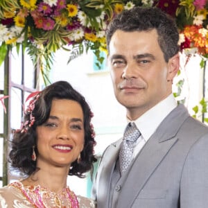 Fim da novela 'Amor Perfeito': Érico (Carmo Dalla Vecchia) e Verônica (Ana Cecília Costa) ficam juntos com a filha do casal