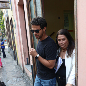 Mãe de Larissa Manoela teria praticado intolerância religiosa por mais de uma vez contra família de André Luiz Frambach