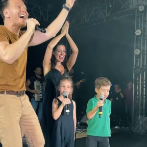 Filhos de Thais Fersoza e Michel Teló, Melinda e Teodoro fizeram participação especial no show do pai no aniversário da cidade de Serra Negra