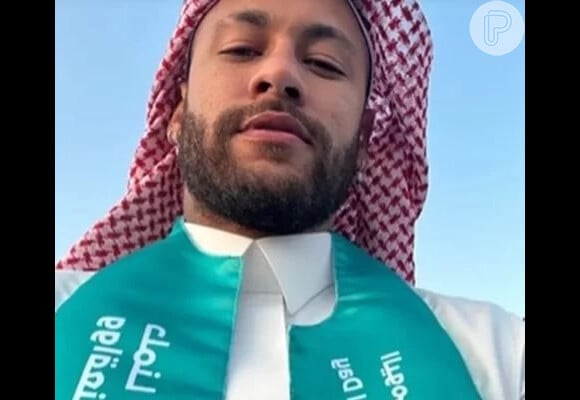 Neymar acabou virando piada na internet após surgir vestido de árabe