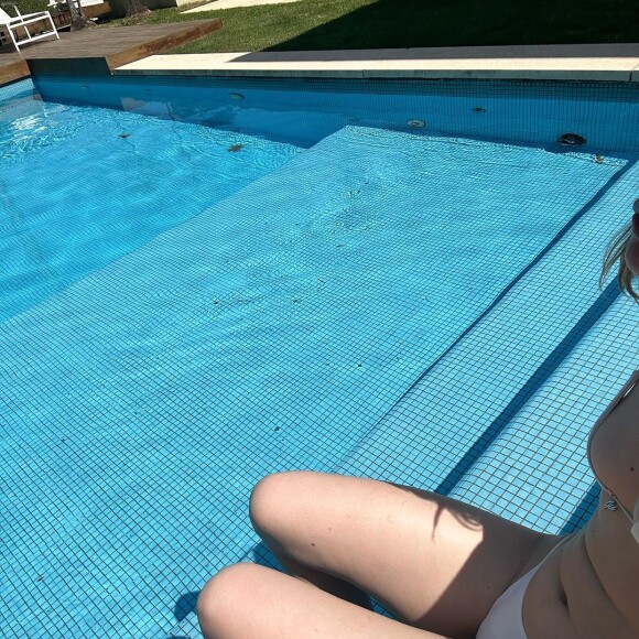 Luísa Sonza esbanja corpão em foto de biquíni branco após término com Chico Moedas