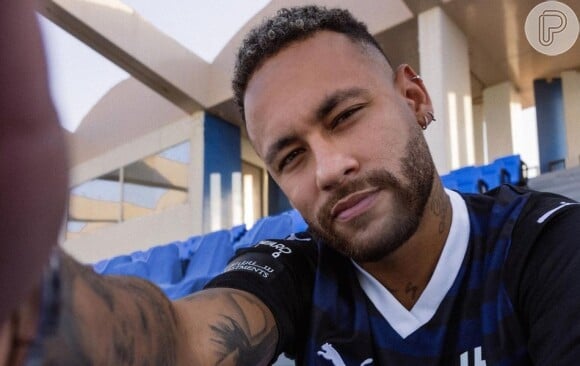 Neymar é acusado por jornal espanhol de estar tendo caso 'intenso e apaixonado' com modelo há semanas